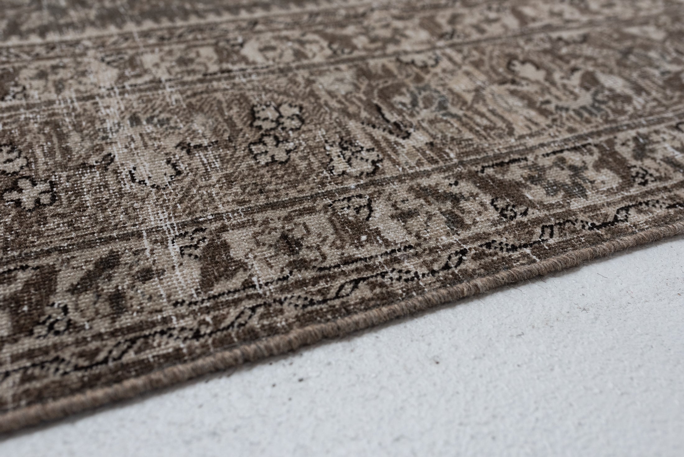 7&#39;0 x 10&#39;4 | Large Gray Tabriz | Designers V-2926