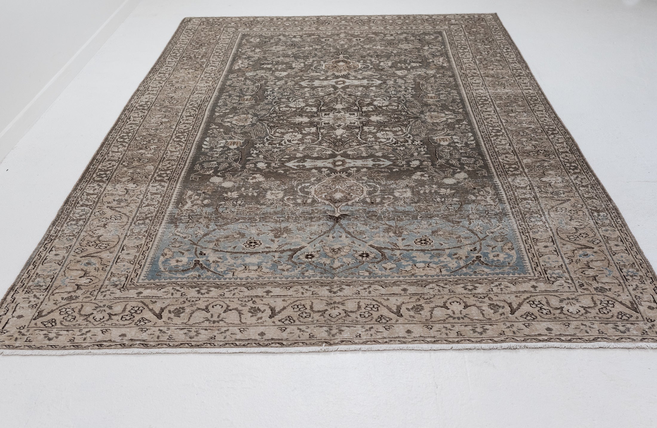 7&#39;0 x 10&#39;4 | Large Gray Tabriz | Designers V-2926