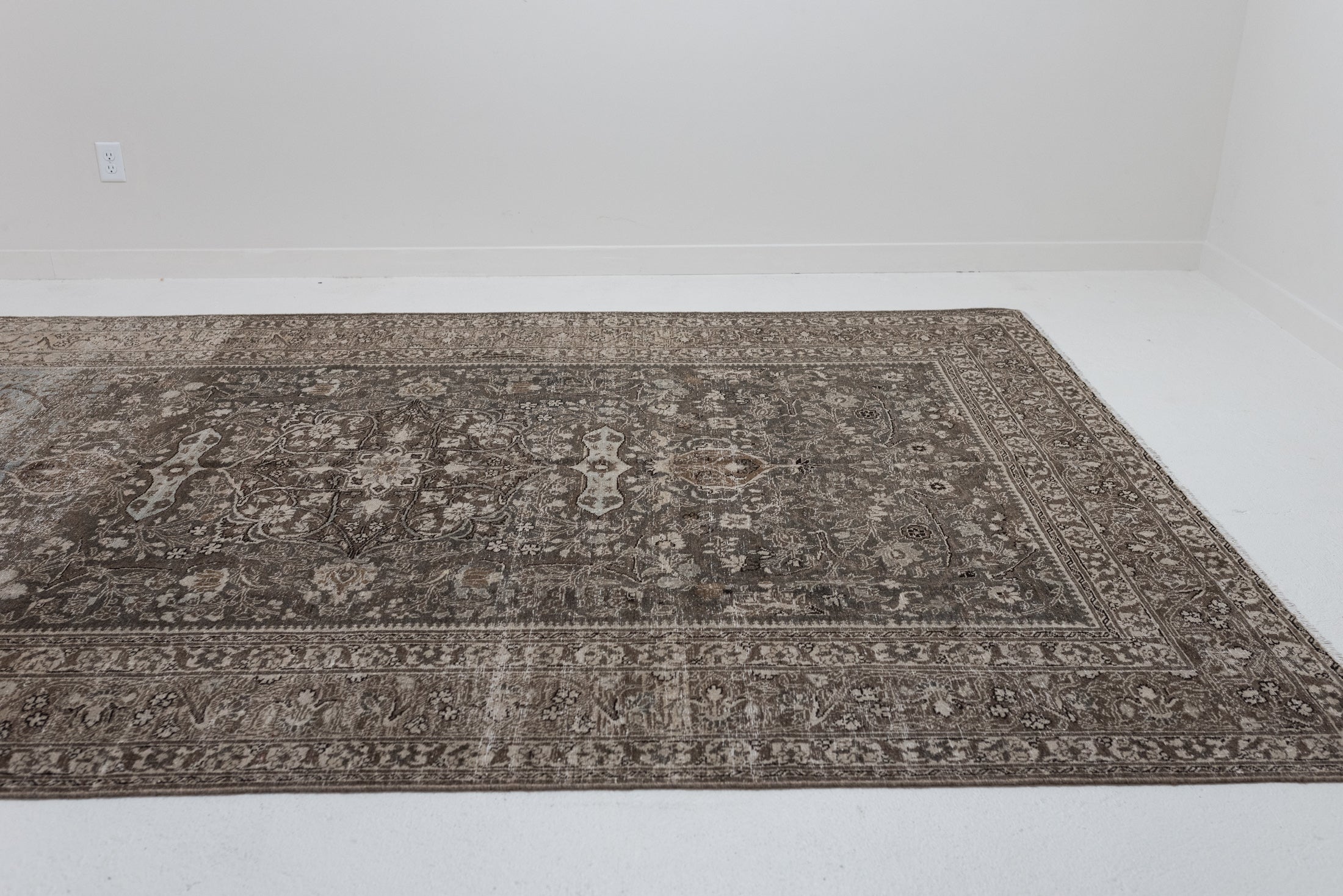 7&#39;0 x 10&#39;4 | Large Gray Tabriz | Designers V-2926