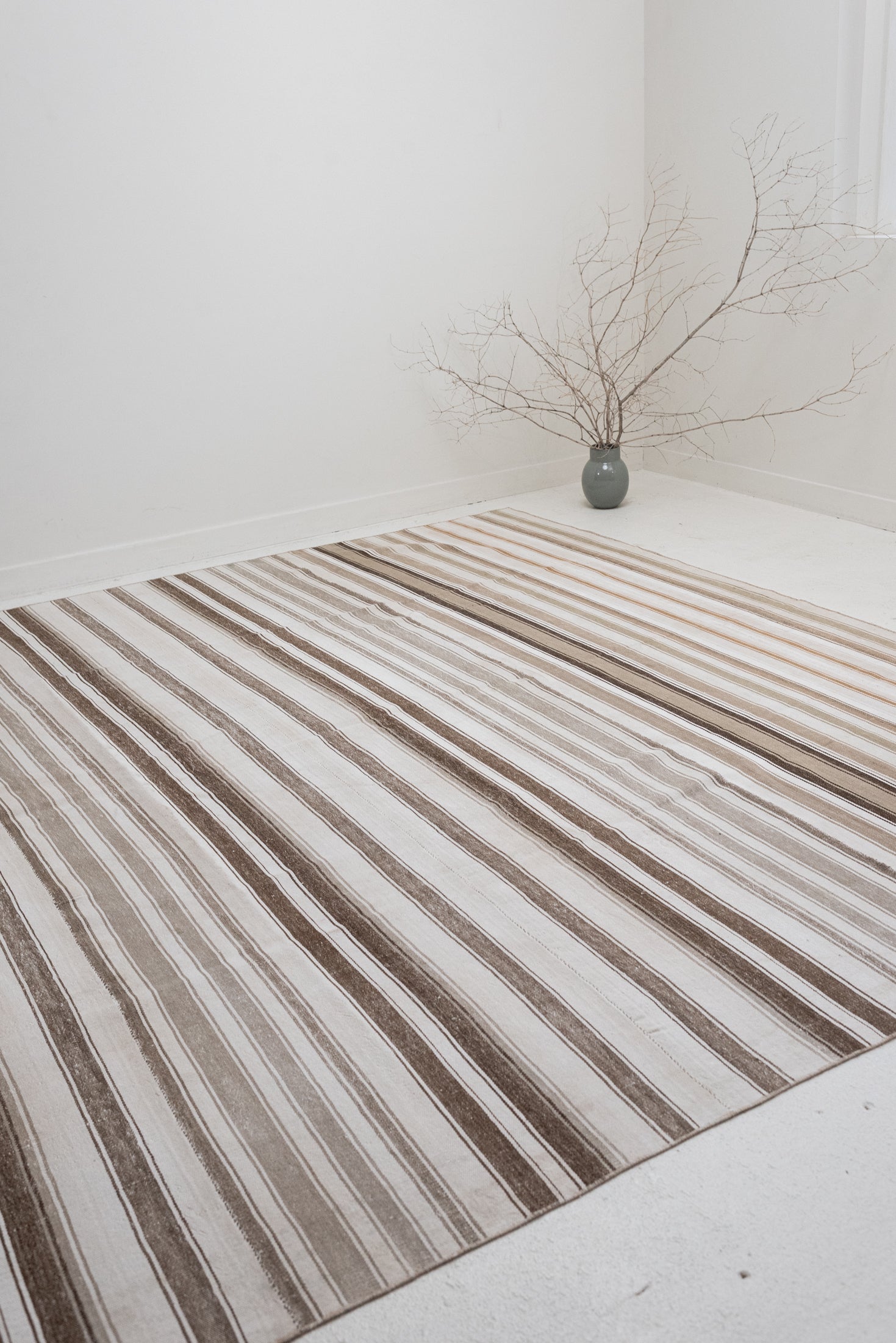 9&#39;0 x 11&#39;8 | Extra Large Stripped Kilim | CE-L-3416