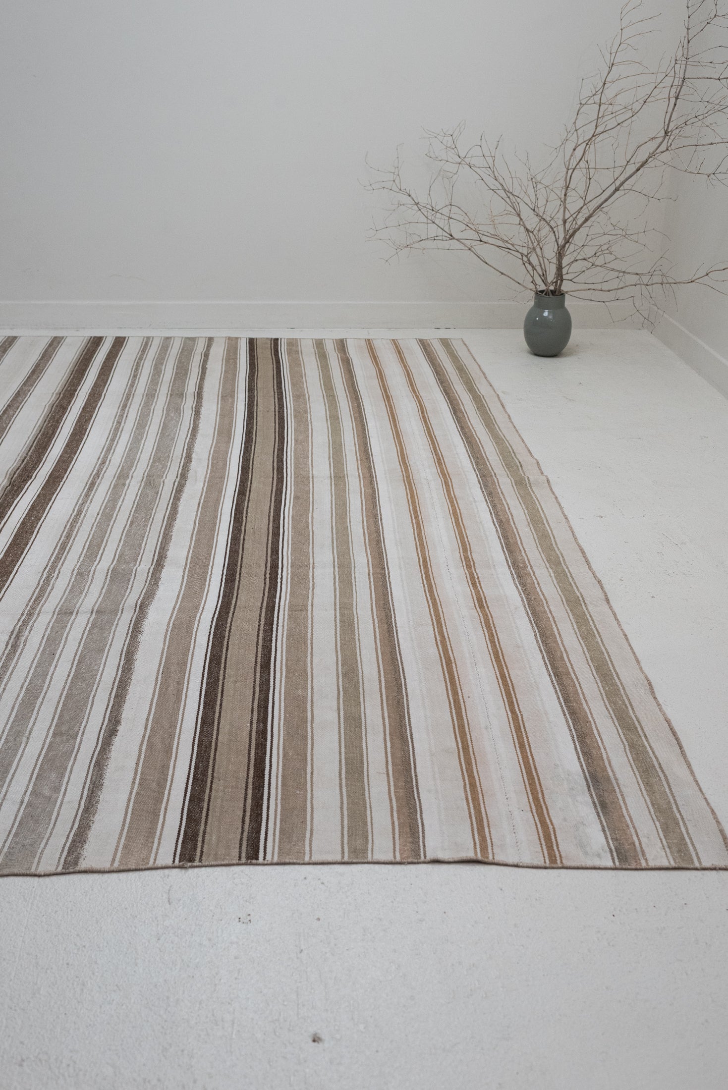 9&#39;0 x 11&#39;8 | Extra Large Stripped Kilim | CE-L-3416
