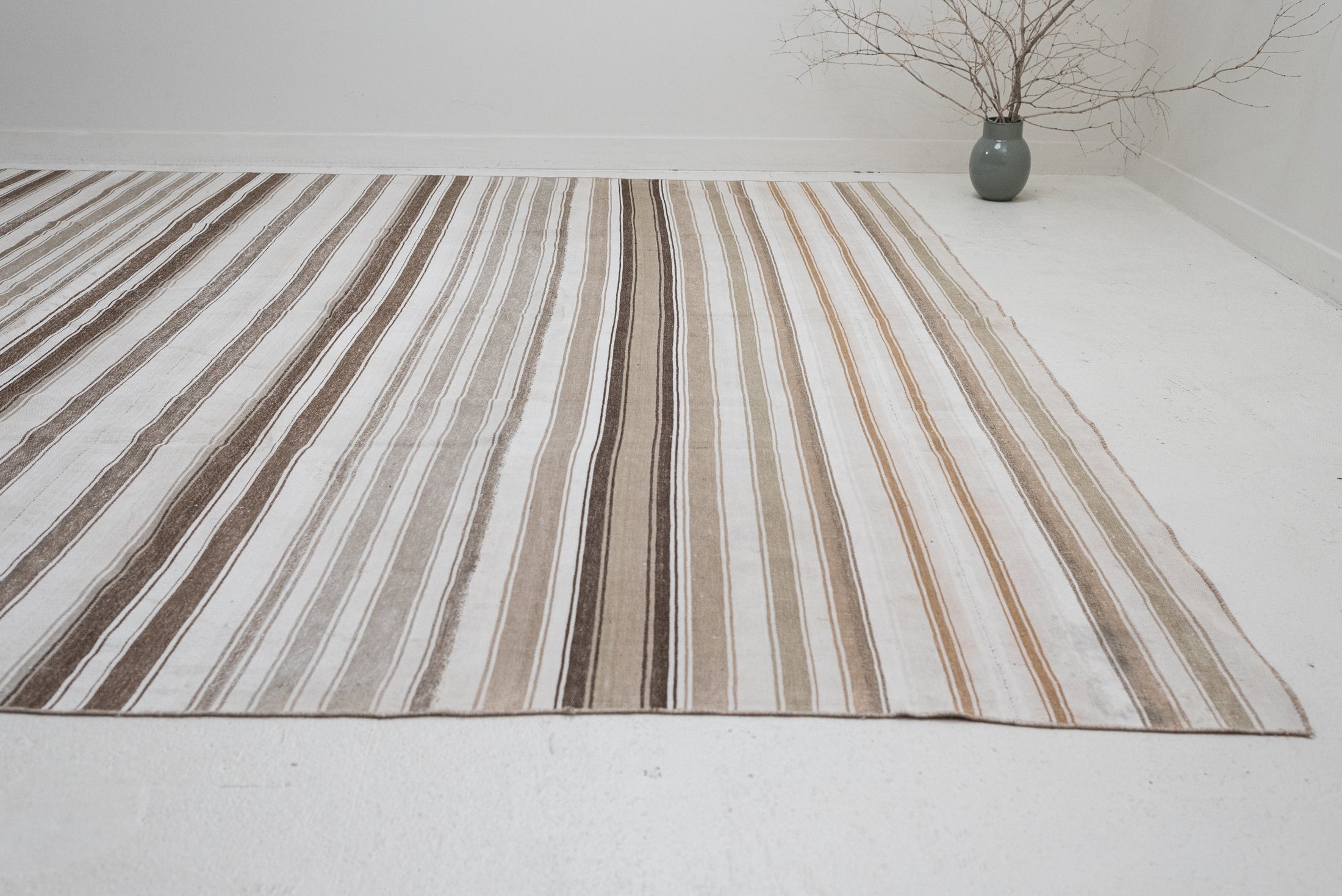 9&#39;0 x 11&#39;8 | Extra Large Stripped Kilim | CE-L-3416