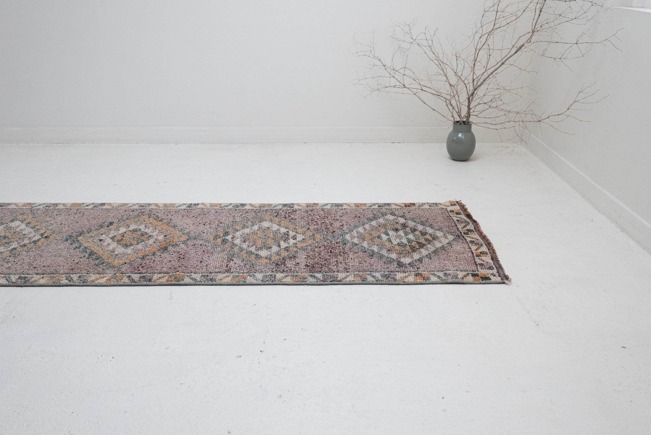 2&#39;8 x 10&#39;11 | R-3516