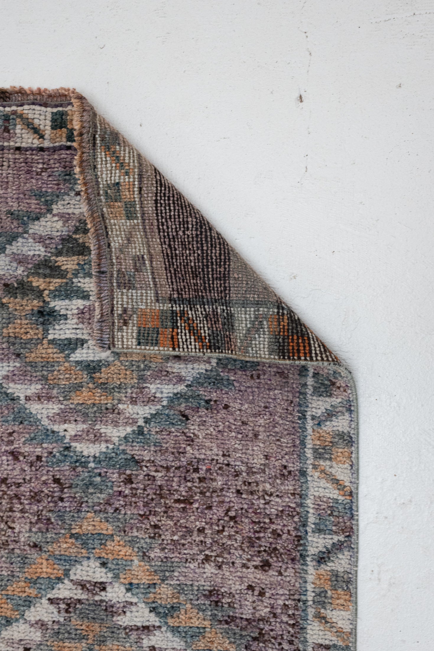 2&#39;8 x 10&#39;11 | R-3516