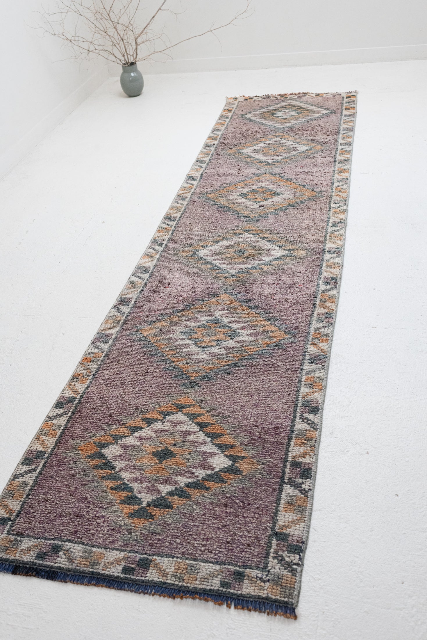 2&#39;8 x 10&#39;11 | R-3516