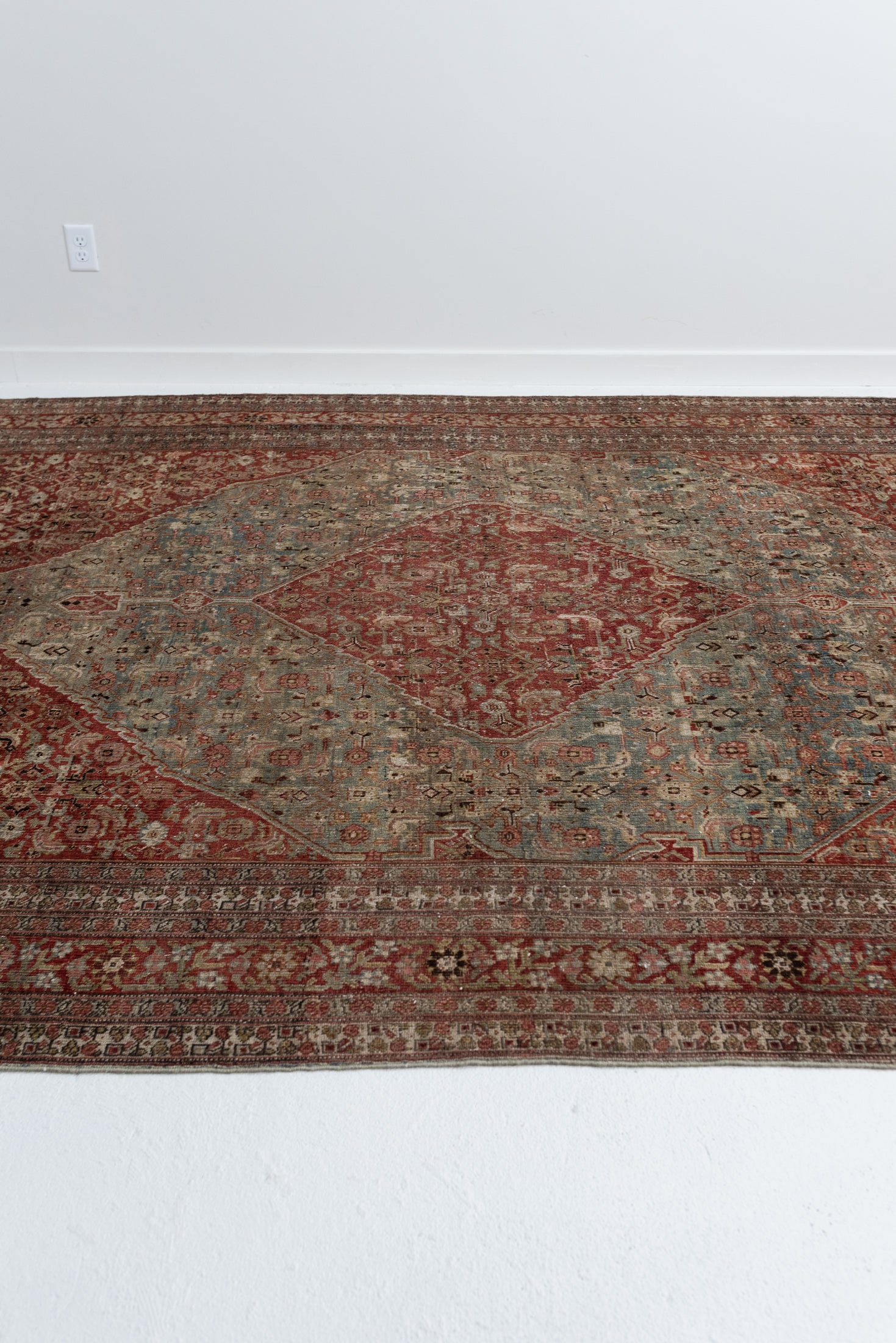 7&#39;3 x 11&#39;3 | Red Vintage Large Rug | CE-E-2905