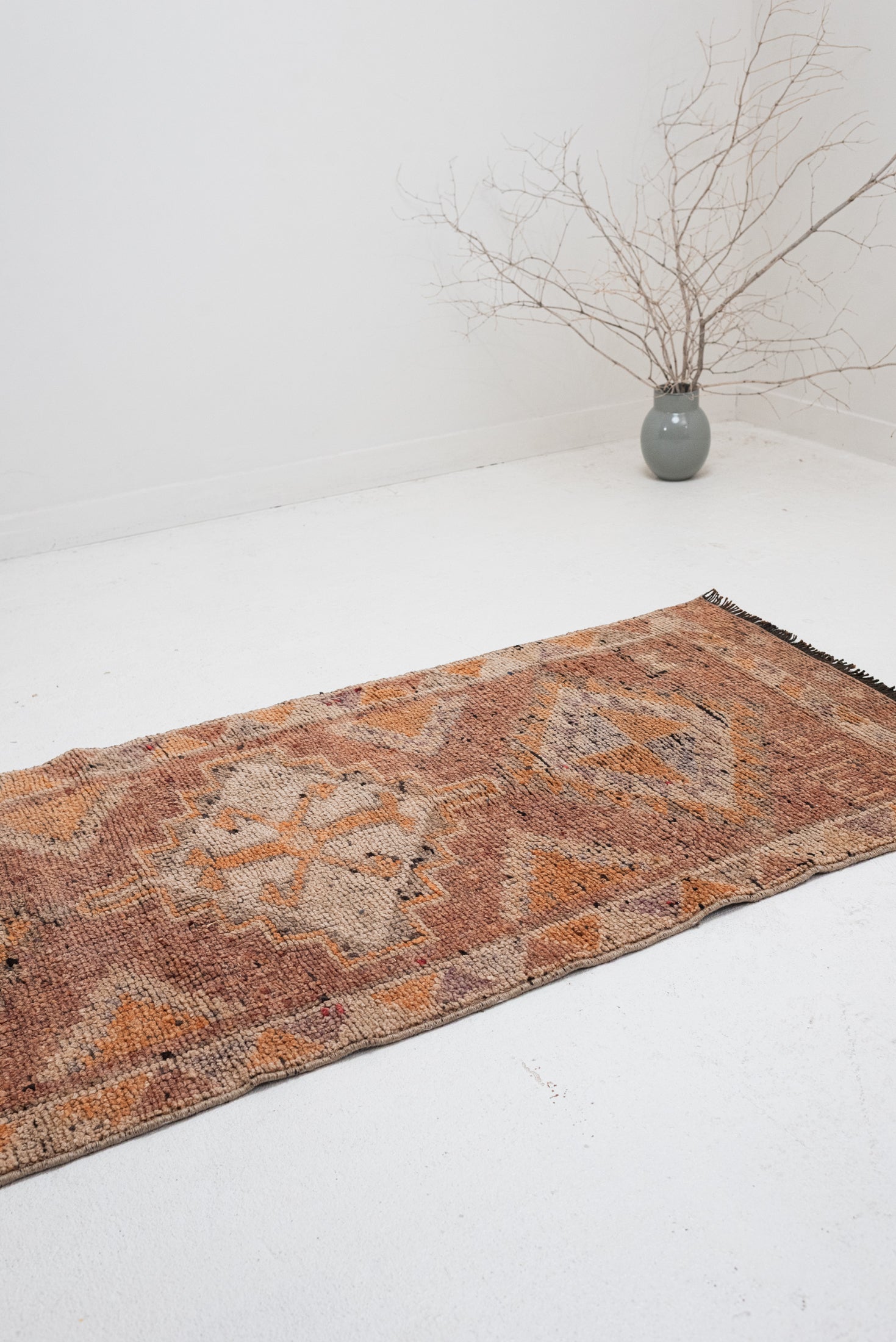 2&#39;8 x 11&#39;2 | R-3520