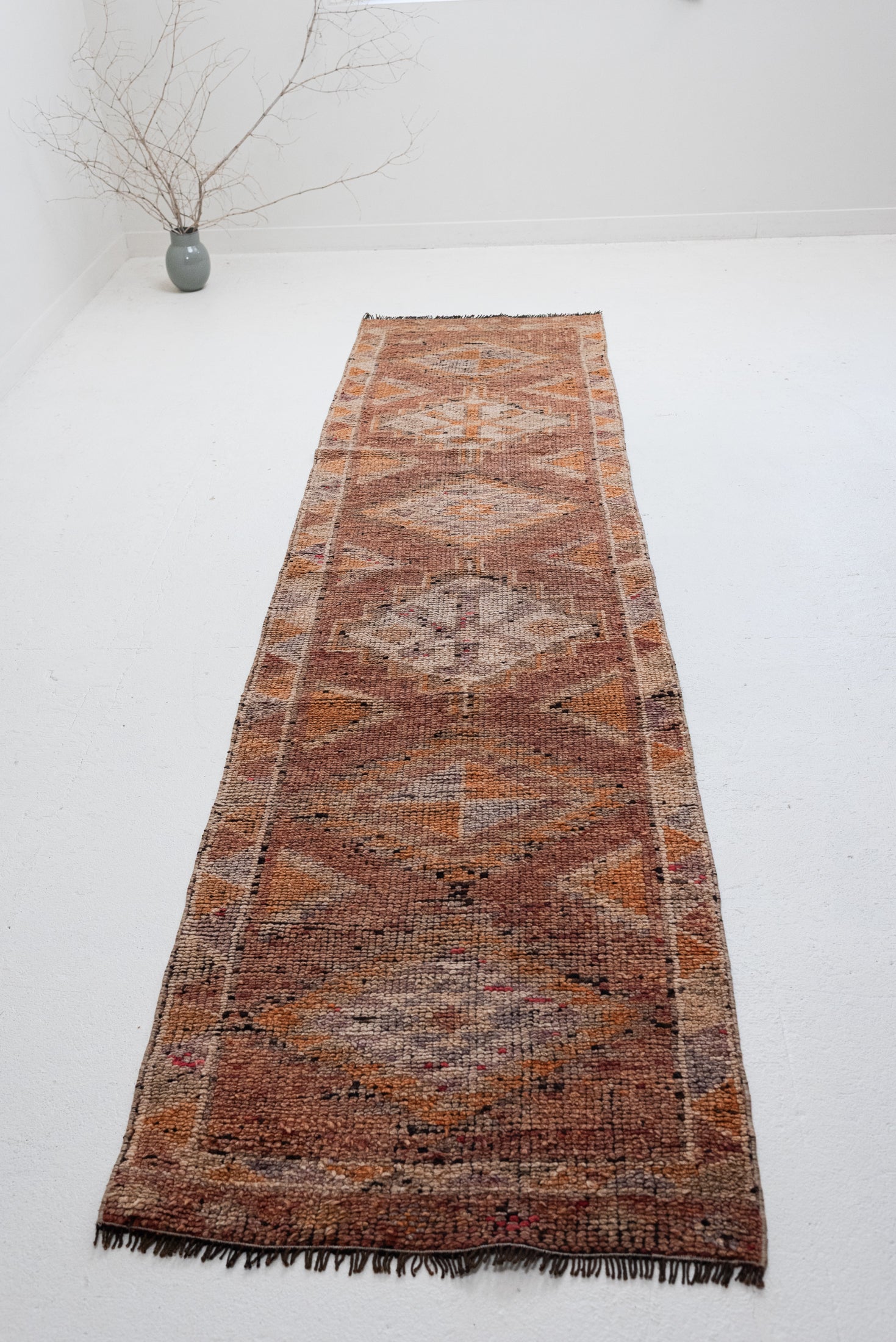 2&#39;8 x 11&#39;2 | R-3520