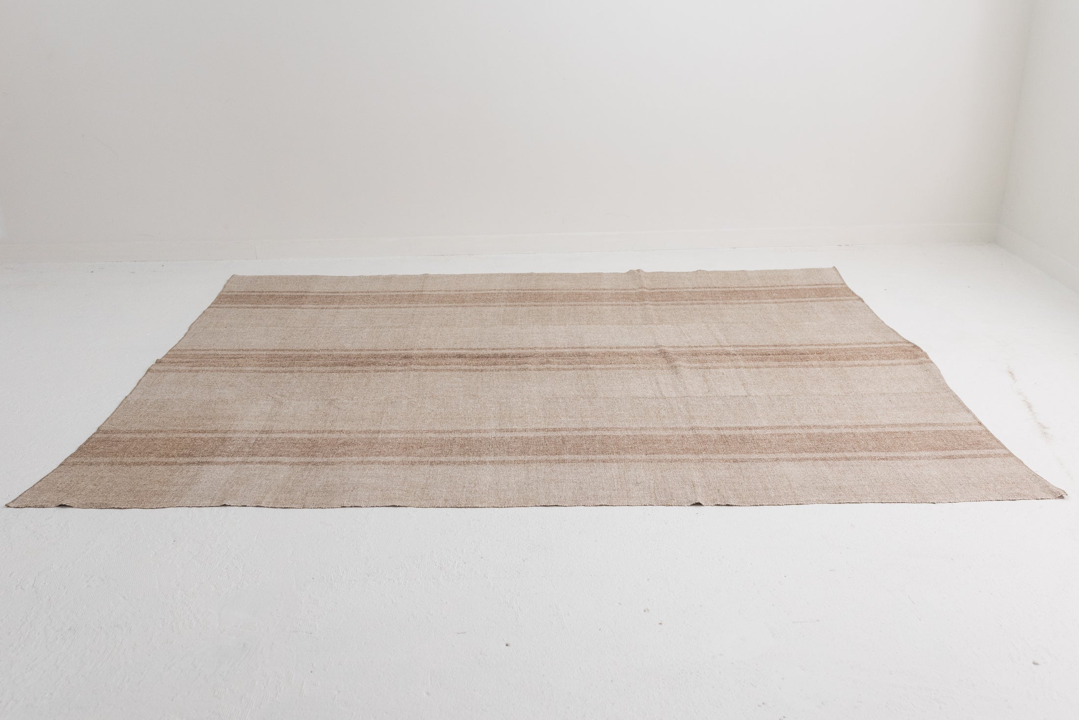 7&#39;0 x 9&#39;2 | 1940s Neutral Flatwave Rug | CE-E-2898