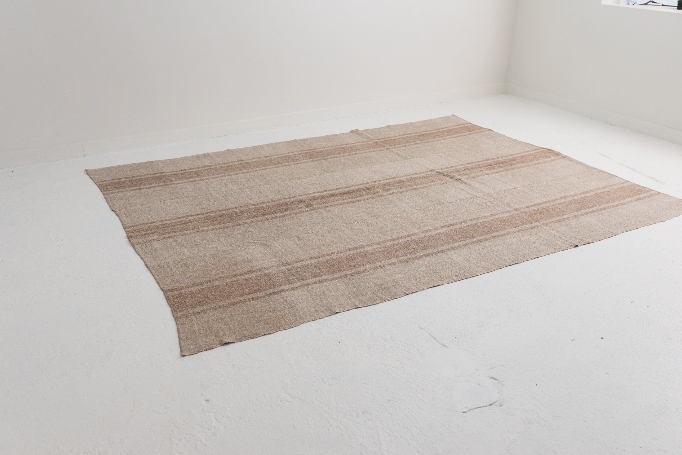 7&#39;0 x 9&#39;2 | 1940s Neutral Flatwave Rug | CE-E-2898