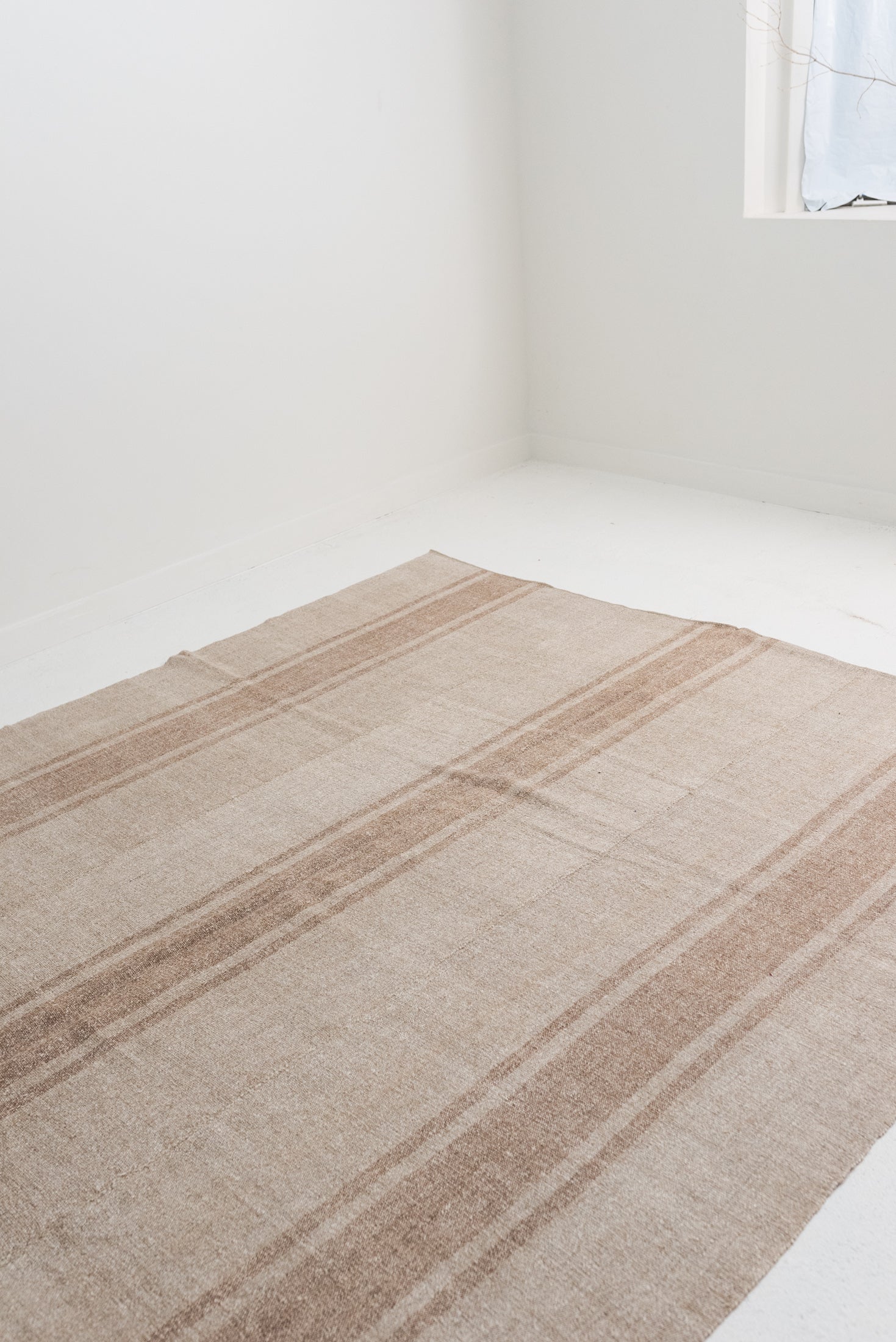 7&#39;0 x 9&#39;2 | 1940s Neutral Flatwave Rug | CE-E-2898