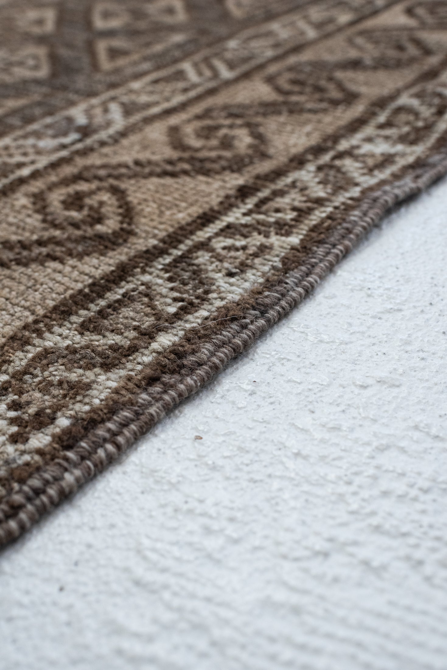 5&#39;6 x 8&#39;9 | Beautiful Brown Rug | CE-C-3355