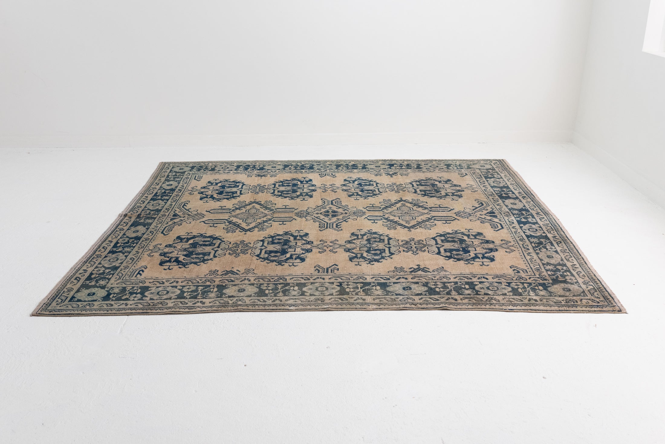 7&#39;4 x 8&#39;6 | Square Vintage Rug | CE-E-2897