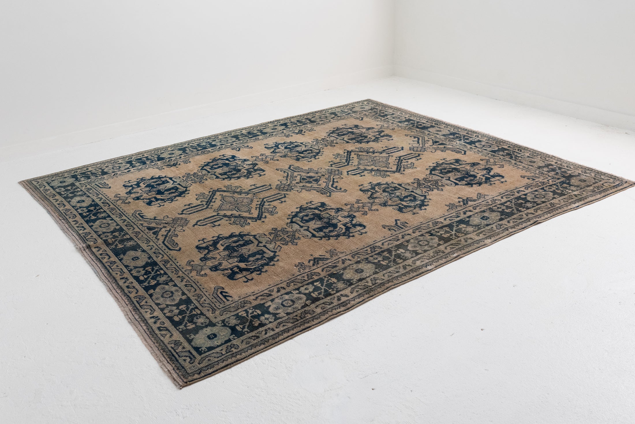 7&#39;4 x 8&#39;6 | Square Vintage Rug | CE-E-2897