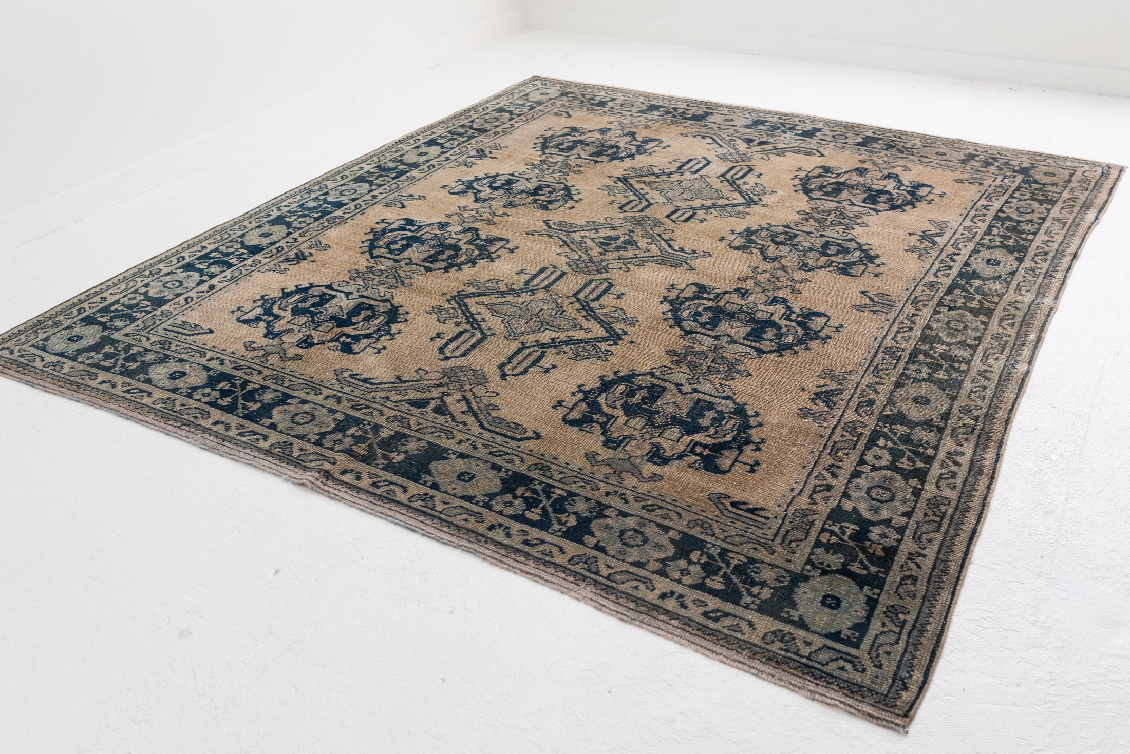 7&#39;4 x 8&#39;6 | Square Vintage Rug | CE-E-2897