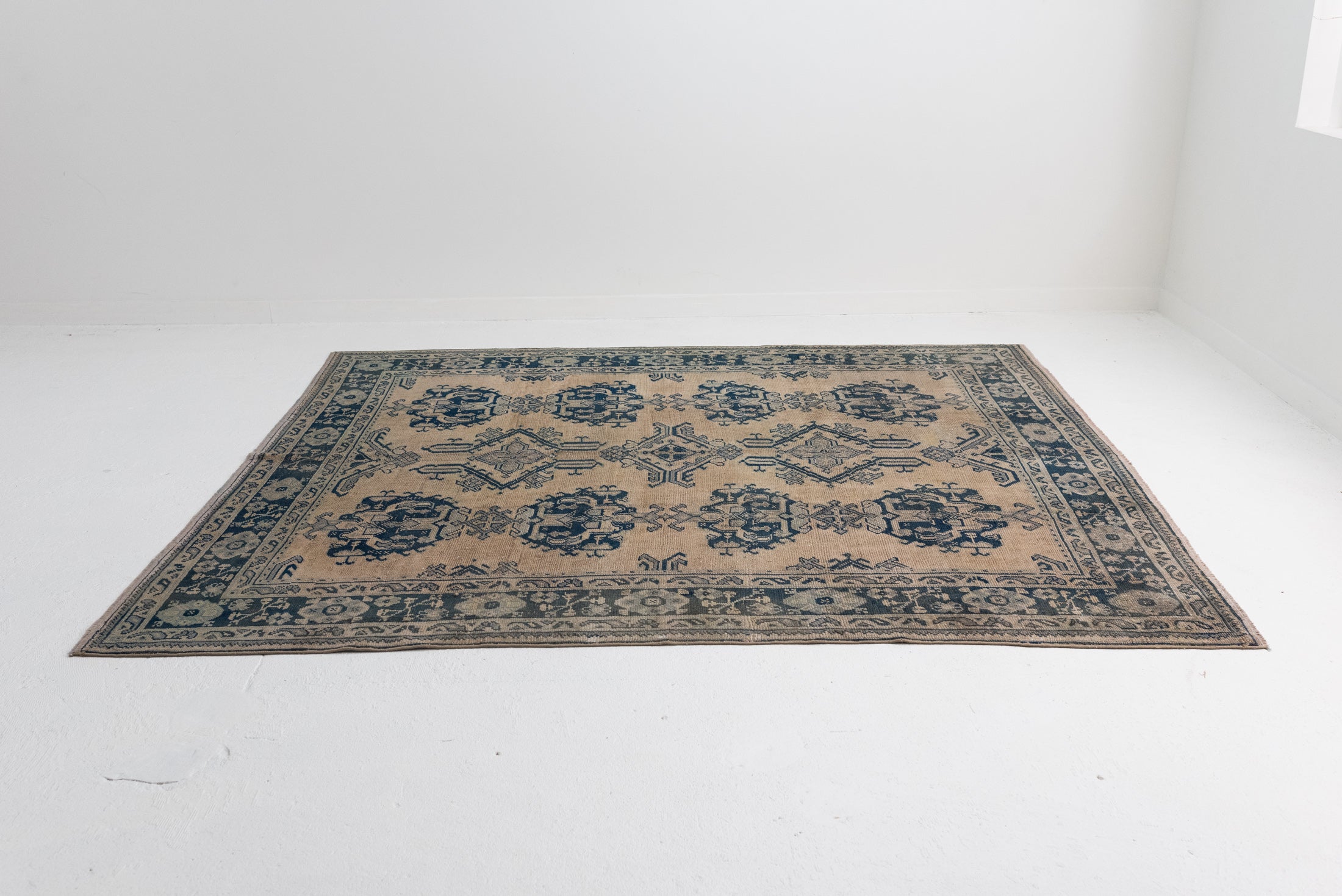 7&#39;4 x 8&#39;6 | Square Vintage Rug | CE-E-2897