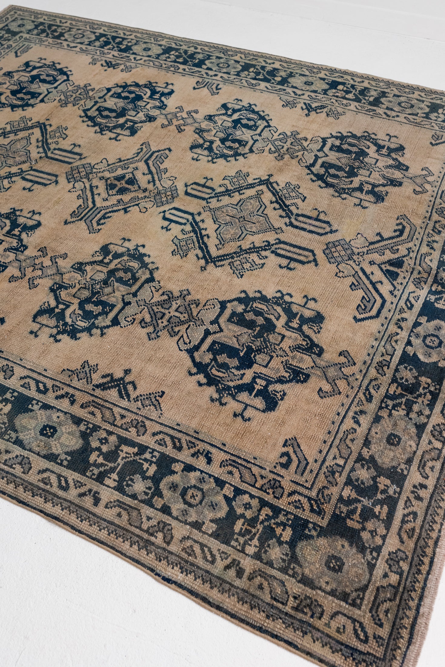 7&#39;4 x 8&#39;6 | Square Vintage Rug | CE-E-2897