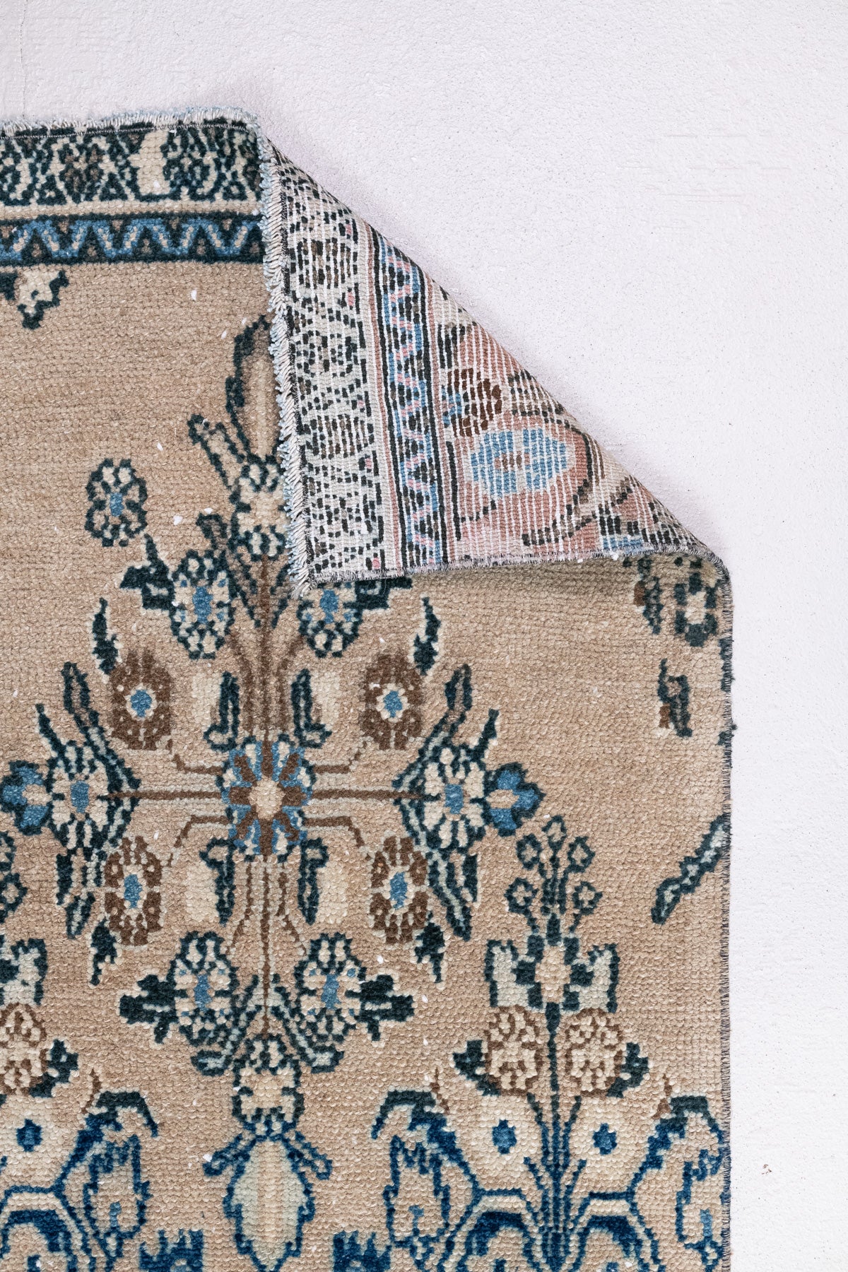 2&#39;5 x 10&#39; | Neutral and Blue Vintage Runner | R-2277