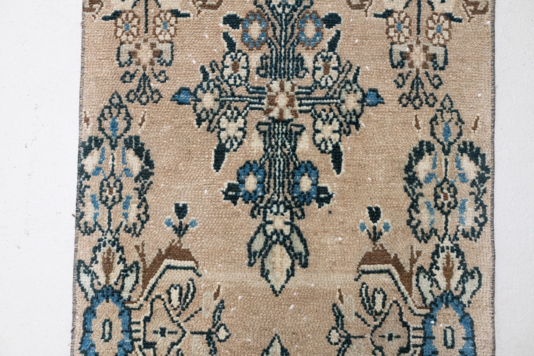 2&#39;5 x 10&#39; | Neutral and Blue Vintage Runner | R-2277