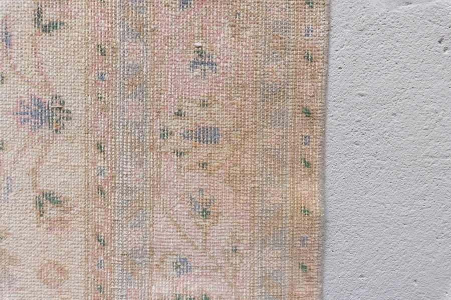 No. V-561 | 10'10 x 6'4
