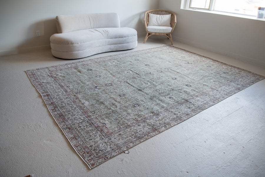No. 4-300 | 11'4 x 7'11